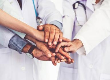 Comment intégrer la qualité et la gestion des risques dans les bonnes pratiques professionnelles officinales